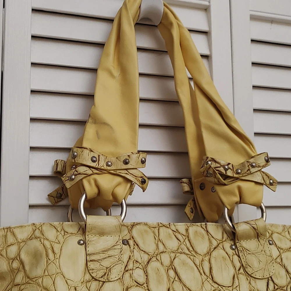 Ripani Yellow Ripple Embossed Leather Handbag - Picture 2 of 9